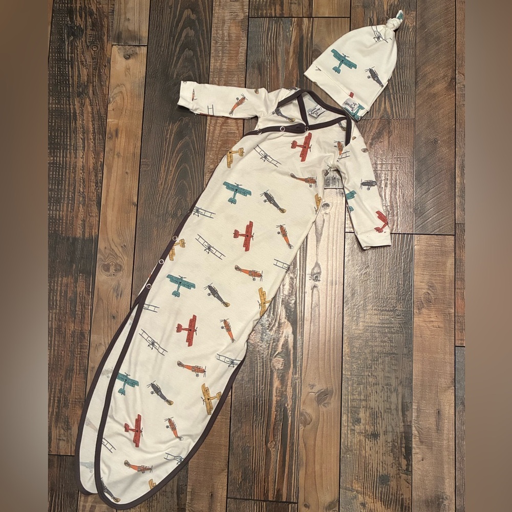 Copper Pearl Newborn Airplane Print Knotted Gown with Hat